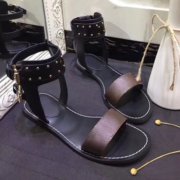 women slide sandals designer shoes luxury slide summer fashion wide flat slippery with thick sandals slipper flip flops size 35-42, Black
women slide sandals designer shoes luxury slide summer fashion wide flat slippery with thick sandals slipper flip flops size 35-42, Black