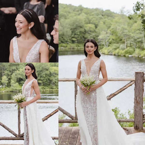 outside wedding dresses v-neck lace applique sequins wedding gown sleeveless sell sweep train custom made vestidos de novia sell, White
outside wedding dresses v-neck lace applique sequins wedding gown sleeveless sell sweep train custom made vestidos de novia sell, White