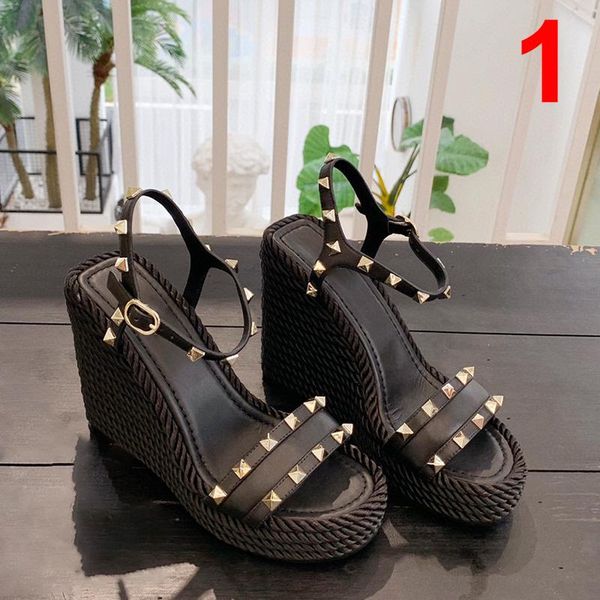 designer womens rockstud sandals luxury black apricot pink riveting casual shoes with box size 35-40
designer womens rockstud sandals luxury black apricot pink riveting casual shoes with box size 35-40