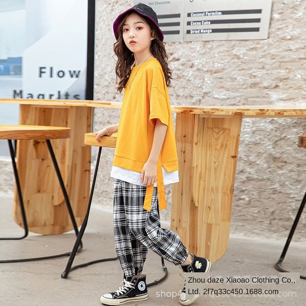 wear girl's suit 2020 new fashion short-sleeved big girl's sports casual pants chinos children's children's children
wear girl's suit 2020 new fashion short-sleeved big girl's sports casual pants chinos children's children's children