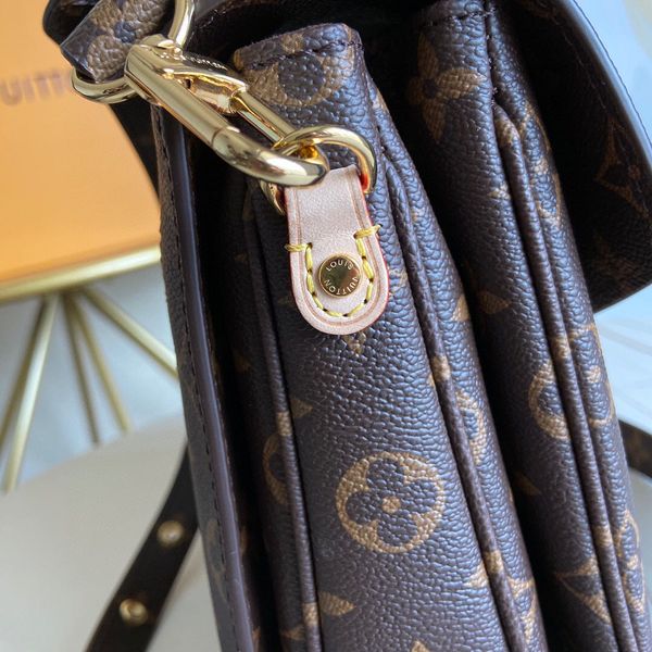 fashionable lady handbag high-end customized quality handbag classic fashion business leisure one-shoulder bag oblique straddle bag
fashionable lady handbag high-end customized quality handbag classic fashion business leisure one-shoulder bag oblique straddle bag