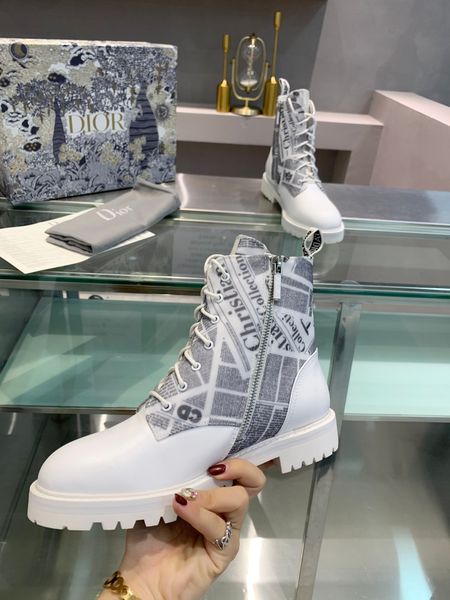new14 luxury high-ladies casual shoes, fashionable all-match women's boots, outdoor ladies martin boots, original box packaging, Black
new14 luxury high-ladies casual shoes, fashionable all-match women's boots, outdoor ladies martin boots, original box packaging, Black