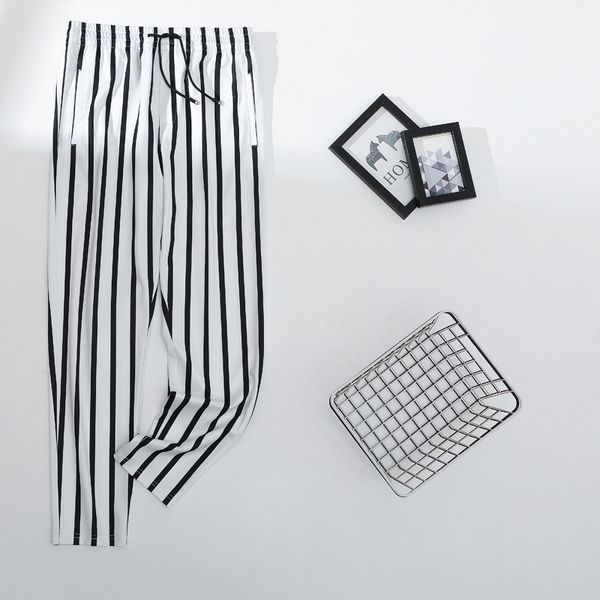 2020 men party new streetwear loose trousers jogger mid waist straight elastic pants casual pants fashion stripe print pant, Black
2020 men party new streetwear loose trousers jogger mid waist straight elastic pants casual pants fashion stripe print pant, Black