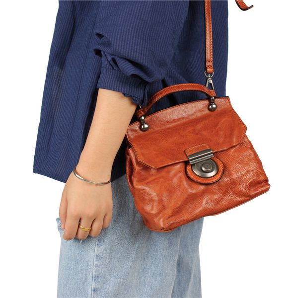 2020 genuine leather women handbags female small shoulder crossbody bag simple retro lock bags original first layer leather flap
2020 genuine leather women handbags female small shoulder crossbody bag simple retro lock bags original first layer leather flap