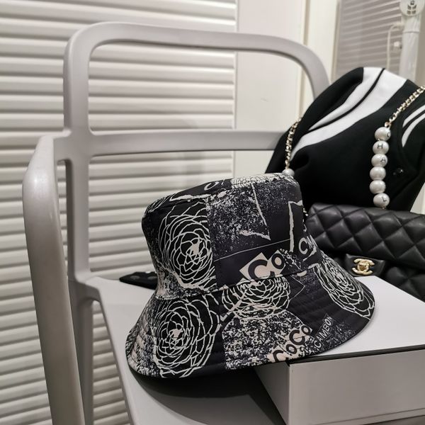 new fashion brand fisherman hat with classic gradient design for spring and summer fashion double-faced casual hat brand, simple letter, Blue;gray
new fashion brand fisherman hat with classic gradient design for spring and summer fashion double-faced casual hat brand, simple letter, Blue;gray