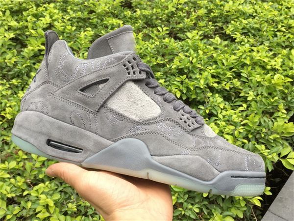2017 выпуск воздуха аутентичные 4 x kaws прохладный серый белый suede glow в dark мужские ботинки баскетбола черный открытый кроссовки с ори
2017 выпуск воздуха аутентичные 4 x kaws прохладный серый белый suede glow в dark мужские ботинки баскетбола черный открытый кроссовки с ори