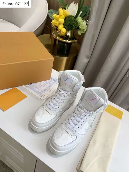2020 rivoli sneaker boot high trainers boot for men and women low-shoes leather trainers us 8
2020 rivoli sneaker boot high trainers boot for men and women low-shoes leather trainers us 8