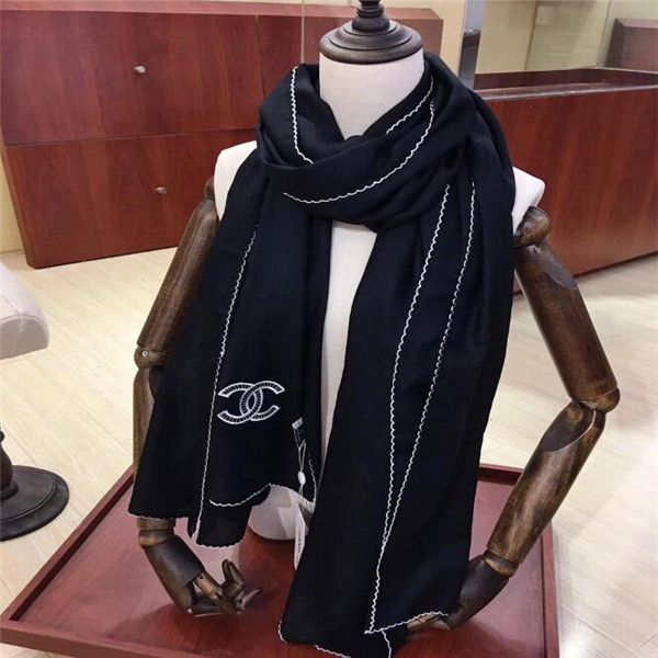 luxury designer scarf, fashionable autumn/winter cashmere scarf, high-end brand selling scarf, size 210*90cm, Blue;gray
luxury designer scarf, fashionable autumn/winter cashmere scarf, high-end brand selling scarf, size 210*90cm, Blue;gray
