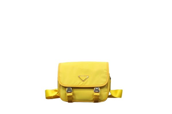 2020 new 2-in-1 nylon postman bag single shoulder diagonal straddle bag for men and women portable and practical lock lock, three zipper lay
2020 new 2-in-1 nylon postman bag single shoulder diagonal straddle bag for men and women portable and practical lock lock, three zipper lay