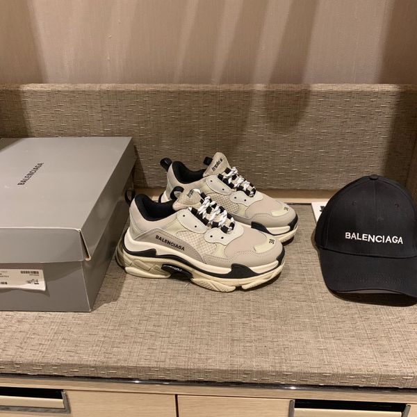 233designer to create casual and comfortable all-match sports shoes, travel shoes outsole non-slip design with original box delivery, Black
233designer to create casual and comfortable all-match sports shoes, travel shoes outsole non-slip design with original box delivery, Black