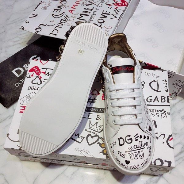 2020c new trend hand-painted graffiti leather casual shoes embroidered men and women sports shoes fashion wild couple shoes, size 35-451, Black
2020c new trend hand-painted graffiti leather casual shoes embroidered men and women sports shoes fashion wild couple shoes, size 35-451, Black