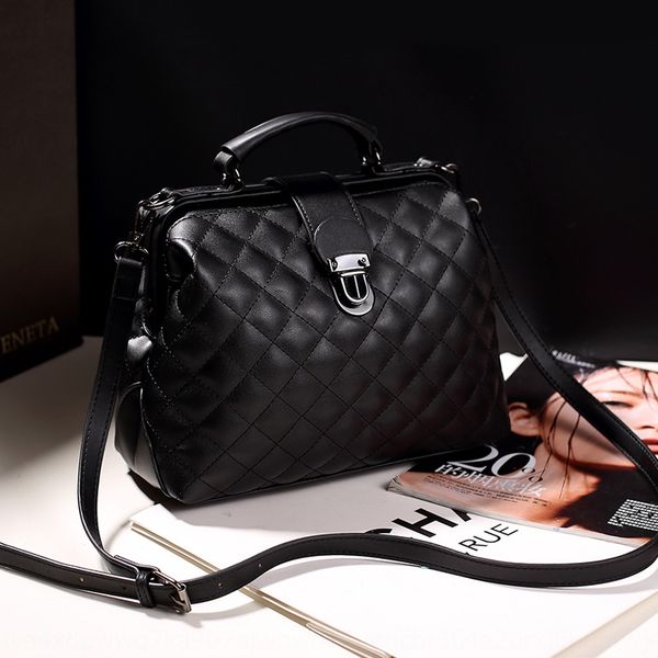 new 2020 fashion all-match women's embroidered women's fashion trend slant single hand shoulder shoulder bag bag
new 2020 fashion all-match women's embroidered women's fashion trend slant single hand shoulder shoulder bag bag