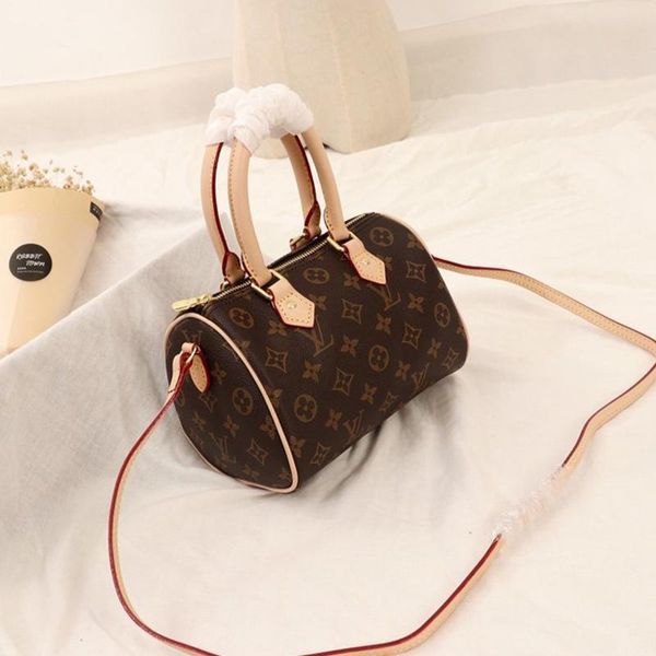 new arrival womens bag vintage fashion designer luxury women 's bag leather lady shoulder bags sac d 'épaule with o
new arrival womens bag vintage fashion designer luxury women 's bag leather lady shoulder bags sac d 'épaule with o