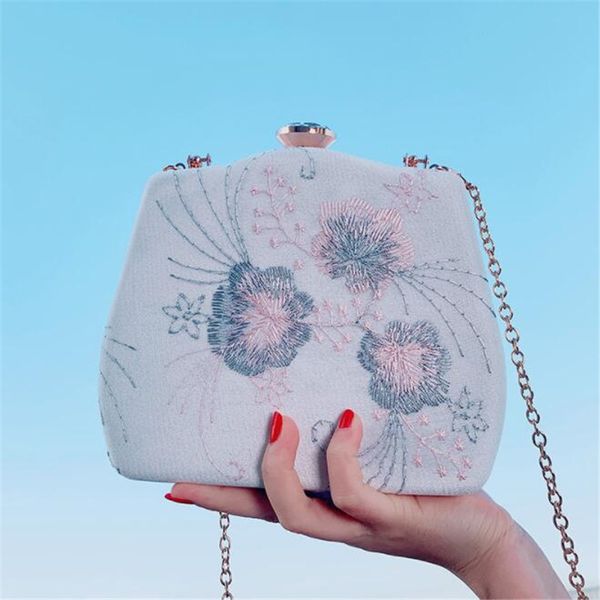 abera 2020 velvet evening clutch embroidery flowers wedding party bags for women evening box banquet purse drop shipping m614
abera 2020 velvet evening clutch embroidery flowers wedding party bags for women evening box banquet purse drop shipping m614