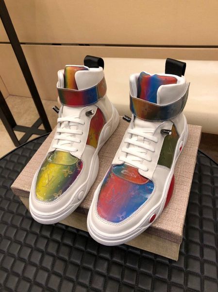 2020h autumn new high-end custom fashion leather men's casual shoes high-sneakers personality wild boots, original box packaging
2020h autumn new high-end custom fashion leather men's casual shoes high-sneakers personality wild boots, original box packaging
