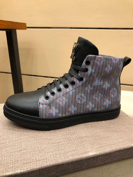 2020f autumn new high-end custom fashion leather men's casual shoes high-sneakers personality wild boots, original box packaging
2020f autumn new high-end custom fashion leather men's casual shoes high-sneakers personality wild boots, original box packaging