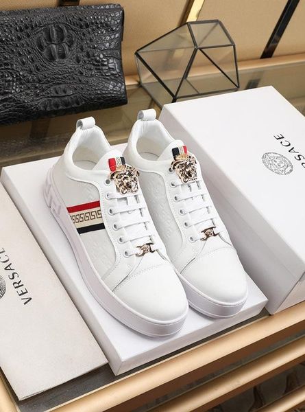2020m luxury trend low-men's shoes fashion wild casual shoes, fashionable medusa outdoor sports shoes, size: 38-45, Black
2020m luxury trend low-men's shoes fashion wild casual shoes, fashionable medusa outdoor sports shoes, size: 38-45, Black