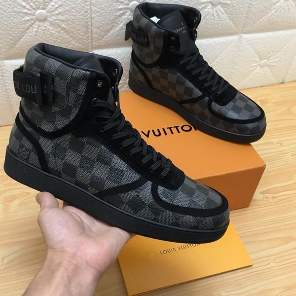 052 high-quality men's designer casual sports shoes trendy brand outdoor casual shoes, fast delivery in the original box, Black
052 high-quality men's designer casual sports shoes trendy brand outdoor casual shoes, fast delivery in the original box, Black