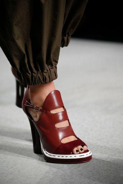 black flowerland peep toe sandal chunky teardrop heel cut out runway sandal platform open toe shoes women black white mixed color cs08
black flowerland peep toe sandal chunky teardrop heel cut out runway sandal platform open toe shoes women black white mixed color cs08