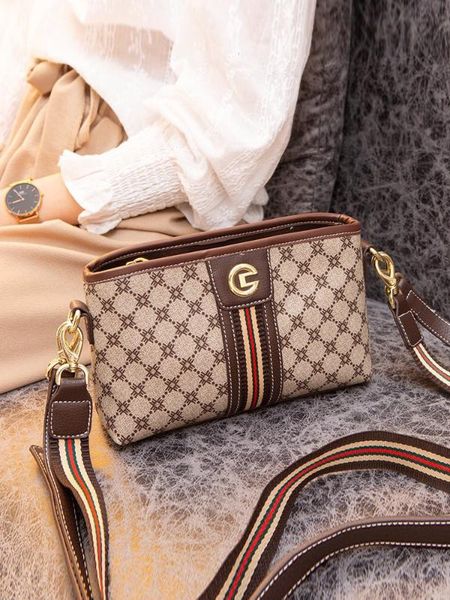 2020 french design women messenger bags fashion printed shoulder bags large capacity retro lady crossbody
2020 french design women messenger bags fashion printed shoulder bags large capacity retro lady crossbody