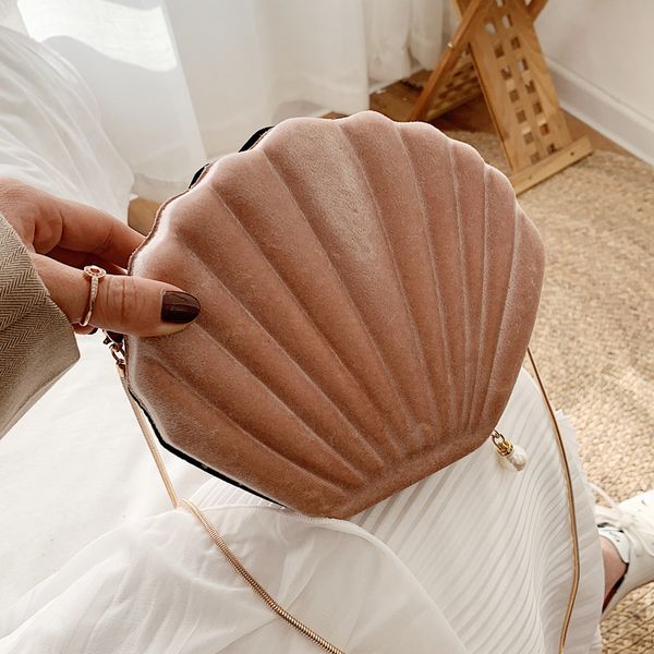 sweet lady shell crossbody bag 2020 fashion new velvet women's designer handbag chain shoulder messenger bag
sweet lady shell crossbody bag 2020 fashion new velvet women's designer handbag chain shoulder messenger bag