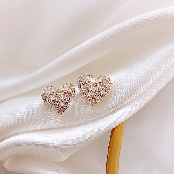 temperament new micro inlaid imitation pearl love earrings fashion jewelry light luxury creative gift korean earrings for women, Golden;silver
temperament new micro inlaid imitation pearl love earrings fashion jewelry light luxury creative gift korean earrings for women, Golden;silver