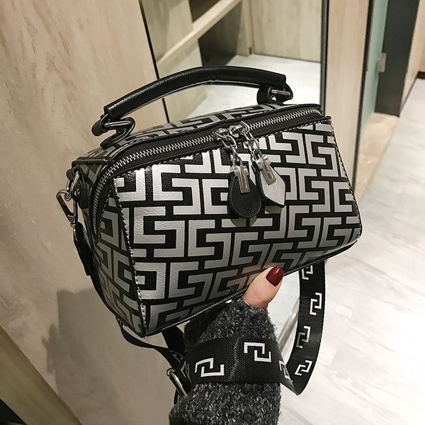 luxury handbags women bags designer small shoulder bag lady quality letter fashion tote bag crossbody bags for women pack
luxury handbags women bags designer small shoulder bag lady quality letter fashion tote bag crossbody bags for women pack