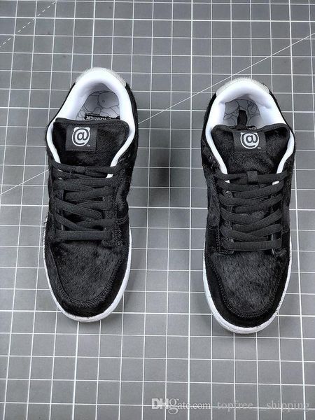 2020 medicom toy x sb dunk low be@rbrick skate shoes black sail hairy upper running shoes men sports sneakers with box
2020 medicom toy x sb dunk low be@rbrick skate shoes black sail hairy upper running shoes men sports sneakers with box