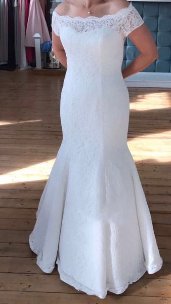 elegant mermaid wedding dresses floor length lace custom made bride gowns plus size off the shoulder short sleeves wedding dress, White
elegant mermaid wedding dresses floor length lace custom made bride gowns plus size off the shoulder short sleeves wedding dress, White
