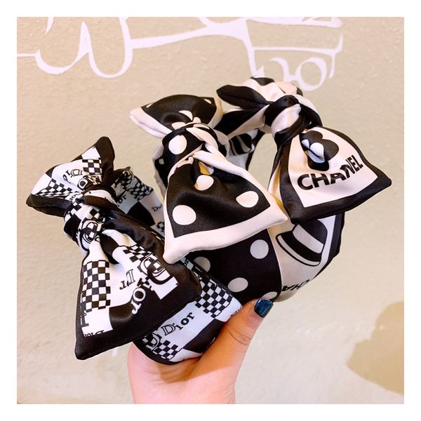 2020.retro imitation silk square bow tie wide edge hair band printed letter hair card korea east gate original custom new autumn and winter, Silver
2020.retro imitation silk square bow tie wide edge hair band printed letter hair card korea east gate original custom new autumn and winter, Silver