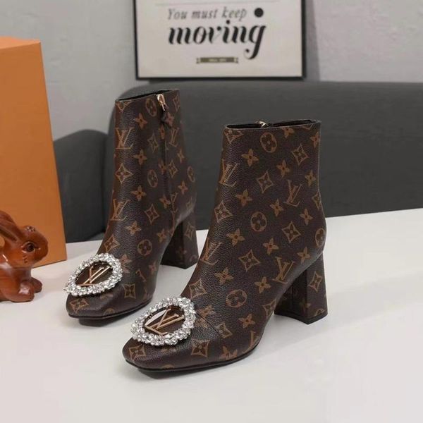 43 designer luxury women's casual fashion shoes, women's outdoor casual shoes, fast delivery, original box, Black 
43 designer luxury women's casual fashion shoes, women's outdoor casual shoes, fast delivery, original box, Black