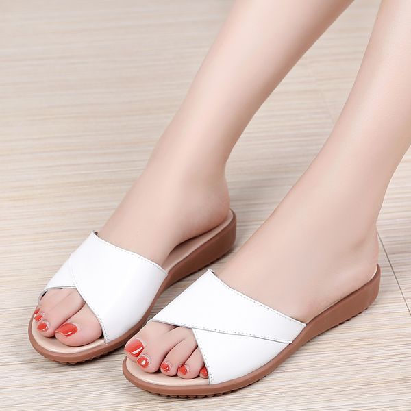 2020 summer women slippers slip on round toe flat slides sandals women white black leather slippers flip flops
2020 summer women slippers slip on round toe flat slides sandals women white black leather slippers flip flops
