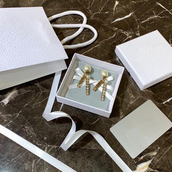 c1792 pearl earring fashion fringe classic letter earrings with s925 silver needle women's exquisite zircon eardrop, Golden;silver
c1792 pearl earring fashion fringe classic letter earrings with s925 silver needle women's exquisite zircon eardrop, Golden;silver