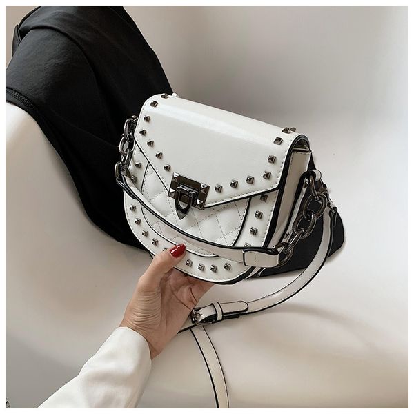 fashion new women flap pu leather rivet shoulder bag 2020 solid color saddle shape crossbody bags for women
fashion new women flap pu leather rivet shoulder bag 2020 solid color saddle shape crossbody bags for women