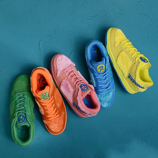 2020 new sb dunk men running shoes dancing bears skateboard sports sneakers women yellow pink blue orange green three bear des chaussures
2020 new sb dunk men running shoes dancing bears skateboard sports sneakers women yellow pink blue orange green three bear des chaussures