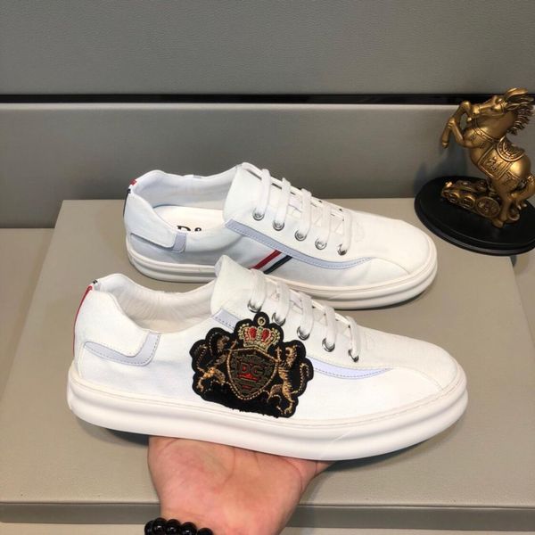 2019w new trend embroidered casual shoes, men's platform low-shoes, fashion sports shoes, original box packaging: 38-44, Black
2019w new trend embroidered casual shoes, men's platform low-shoes, fashion sports shoes, original box packaging: 38-44, Black