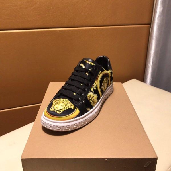 2020e luxury men's medusa printed low-casual tide shoes, high-quality fashion catwalk shoes outdoor sports shoes, size: 38-45, Black
2020e luxury men's medusa printed low-casual tide shoes, high-quality fashion catwalk shoes outdoor sports shoes, size: 38-45, Black