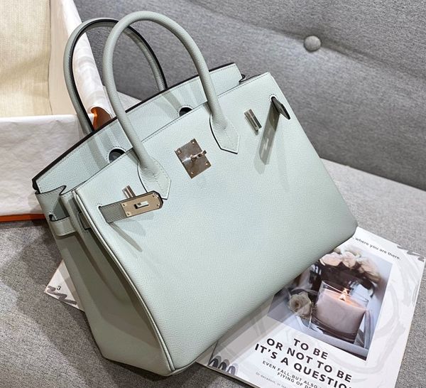 wholesale half handmade original epsom leather design handbag25cm,2colors wax thread,have both gold and silver hardware,fast delivery
wholesale half handmade original epsom leather design handbag25cm,2colors wax thread,have both gold and silver hardware,fast delivery