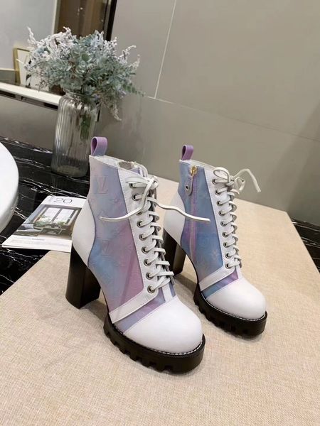 size 35-41 in original box, designer luxury women's shoes, british style all-match martin boots, fashionable platform flat shoes
size 35-41 in original box, designer luxury women's shoes, british style all-match martin boots, fashionable platform flat shoes