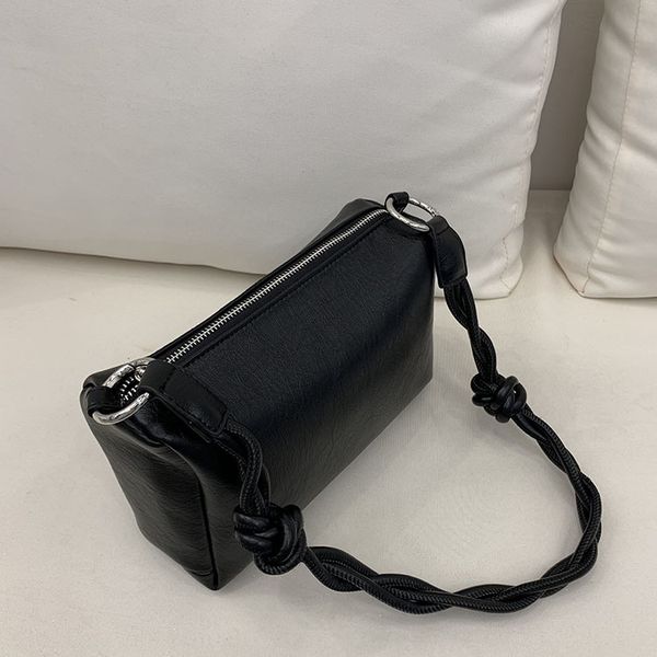 2020 new solid color fashion knot portable tofu women's fashionable shoulder armpit leisure soft pillow bag pillow bag
2020 new solid color fashion knot portable tofu women's fashionable shoulder armpit leisure soft pillow bag pillow bag