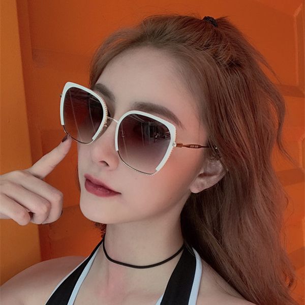 088 sunglasses for women popular frameless flower shape sunglasses crystal metarial fashion women style come with pink case, White;black
088 sunglasses for women popular frameless flower shape sunglasses crystal metarial fashion women style come with pink case, White;black