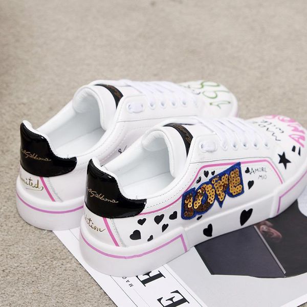 2020g new trend embroidered graffiti leather casual shoes outdoor men and women sports shoes fashion wild couple shoes, size 35-45, Black
2020g new trend embroidered graffiti leather casual shoes outdoor men and women sports shoes fashion wild couple shoes, size 35-45, Black
