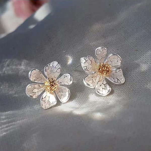 2020 new korean fresh matal flowers stud earring simulated pearl rhinestone for women party ear jewelry korean ins style brincos, Golden;silver
2020 new korean fresh matal flowers stud earring simulated pearl rhinestone for women party ear jewelry korean ins style brincos, Golden;silver