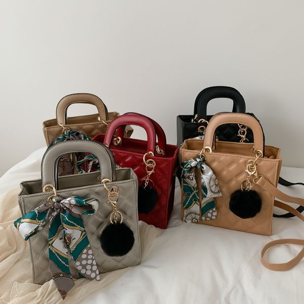 fashion fashion ladies embroidery hand embroidered shoulder shoulder 2020 new all-match fur ball dai fei bag messenger bag
fashion fashion ladies embroidery hand embroidered shoulder shoulder 2020 new all-match fur ball dai fei bag messenger bag