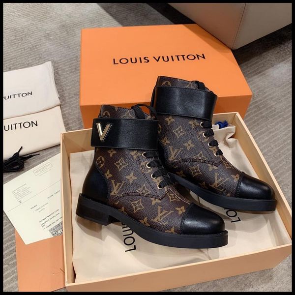 37 designer luxury casual fashion short boots, outdoor casual travel shoes, fast delivery, original box, Black
37 designer luxury casual fashion short boots, outdoor casual travel shoes, fast delivery, original box, Black