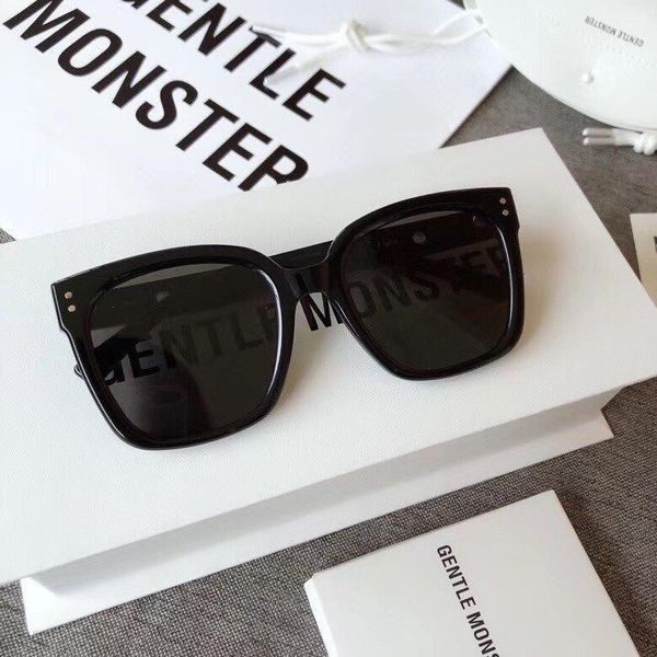 the beach seaside fishing sun block sunglasses, round frame polarized sunglasses, the trend goes with men's glasses, White;black
the beach seaside fishing sun block sunglasses, round frame polarized sunglasses, the trend goes with men's glasses, White;black