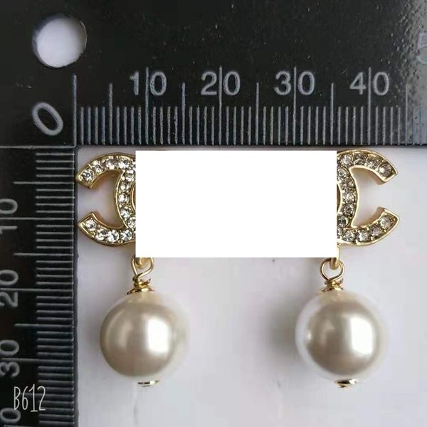 2020 designer new 18k gold fashion earrings jewelry love heart brand earrings women charm earring stud earings for woman hoop jewerly big, Golden;silver
2020 designer new 18k gold fashion earrings jewelry love heart brand earrings women charm earring stud earings for woman hoop jewerly big, Golden;silver