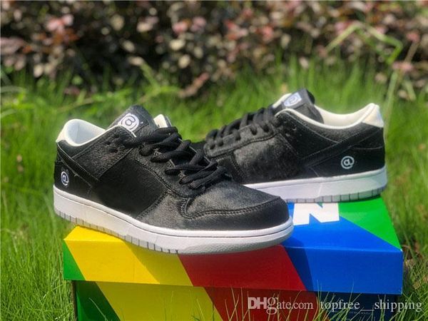 high medicom toy x sb dunk low be@rbrick skate shoes black sail hairy upper running shoes men sports sneakers with box
high medicom toy x sb dunk low be@rbrick skate shoes black sail hairy upper running shoes men sports sneakers with box