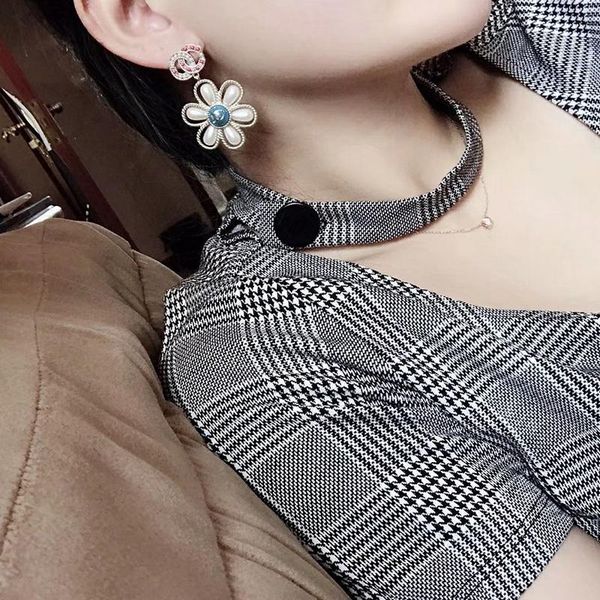 c1658 high-end small daisy earrings in 2020 trendy style letters french korean style colorful exquisite flower eardrop, Golden;silver
c1658 high-end small daisy earrings in 2020 trendy style letters french korean style colorful exquisite flower eardrop, Golden;silver