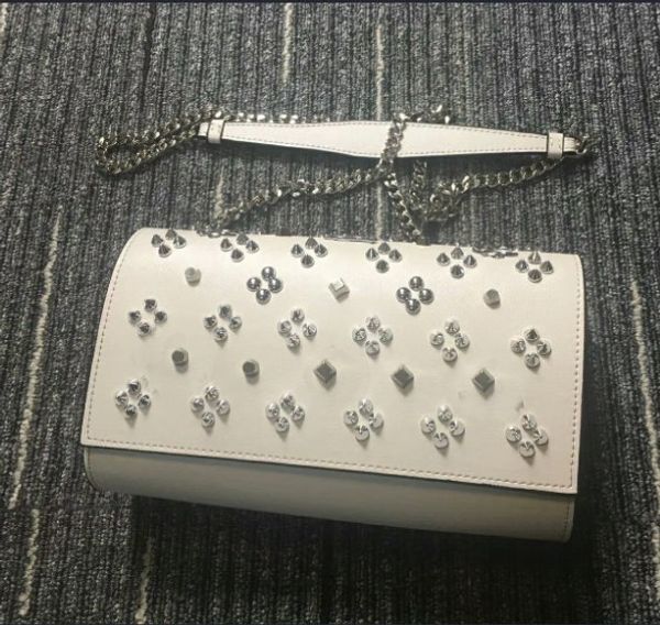 2020 new women rivet holding bags personalityhead embossed genuine leather holding envelope bag street trend head women clutch bag
2020 new women rivet holding bags personalityhead embossed genuine leather holding envelope bag street trend head women clutch bag